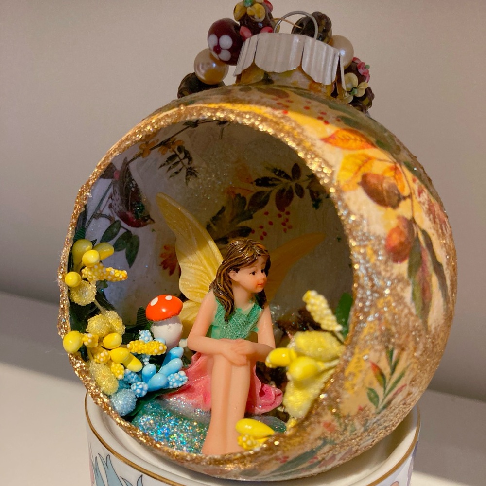 CHRISTMAS FAIRY DIORAMA ORNAMENT RETRO KITSCHY WOODLAND FAIRYLAND KITSCHMAS